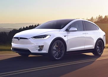 فيديو يوثق أداء نظام القيادة الذاتي لسيارة تسلا