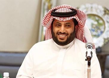 انتشار صورة لتركي آل الشيخ قبل "الجراحة الدقيقة" وقد خسر جزءا من وزنه