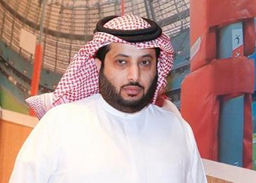 تركي آل الشيخ يهدي الشاعر عبد الله فقيري هدية فخمة ومبلغًا ماليًا