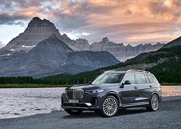 أول سيارة BMW X7 على الإطلاق: تجمع بين الحضور الملفت ورحابة الطراز المترف