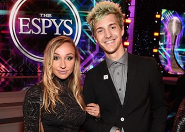 تعرف إلى زوجة أشهر لاعبي ألعاب الفيديو في العالم