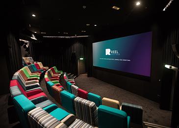 فندق روڤ وسط المدينة يقدم عرضاً مميزاً لعشاق السينما