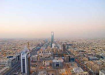 قروضاً للعسكريين بـ140 ألف ريال