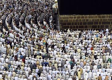 مليوني حاج يصلون مكة لأداء الفريضة
