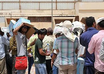 البلاد تنهي خدمة آلاف الوافدين في الجهات الحكومية