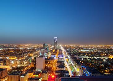 السعودية تستعد لتوطين 12 مهنة خلال أيام