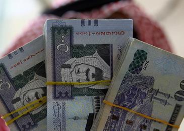ارتفاع متوسط أجور السعوديين بالقطاعين الحكومي والخاص