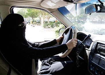 هيئة النقل العام السعودية تنفي منع النساء من نقل الرجال