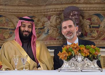 ملك إسبانيا يقيم مأدبة غداء تكريمًا لسمو ولي العهد