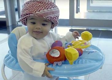 الإمارات تعيين أصغر ‘‘موظف سعادة‘‘ بالعالم
