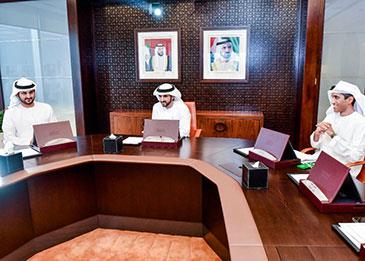 ولي عهد دبي: إعتماد تخفيض وإلغاء حزمة من الرسوم الحكومية
