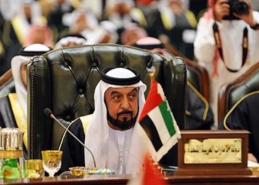 الشيخ خليفة يأمر بصرف راتب شهر لموظفي الدولة ومستفيدي الضمان الاجتماعي احتفاء بمئوية زايد