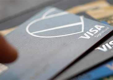 لن تصدق... موظف يحفظ بيانات 1300 بطاقة ائتمان تابعة لعملائه ويستخدمها لشراء سلع فاخرة