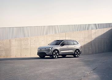 فولفو تطلق سيارتها الجديدة EX90 الكهربائية بالكامل