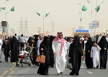 بعد واقعة الوافد المصري.. السعودية تطالب المقيمين باحترام تقاليدها