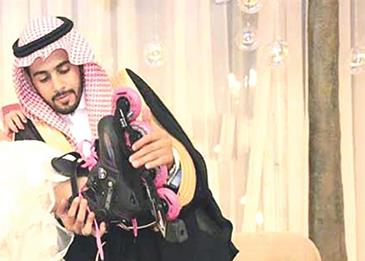 عروسان سعوديان يكسران العادات في حفل زفافهما