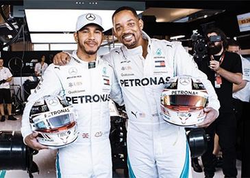 ويل سميث يخطف لويس هاميلتون قبل سباق Formula-1 بأبو ظبي