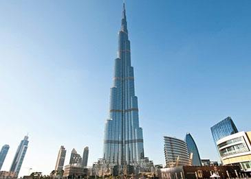 الشيخ حمدان ينشر مقطع فيديو رائع من أعلى برج خليفة