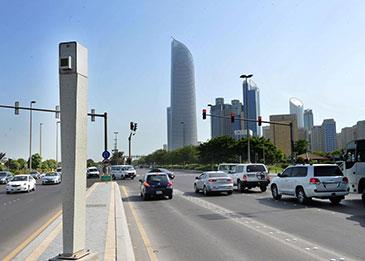 أبوظبي تعلن تمديد حظر التنقل من وإلى الإمارة وبين مدنها لمدة أسبوع
