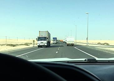 شرطة أبوظبي تمنع دخول الشاحنات أثناء ساعات الذروة في رمضان
