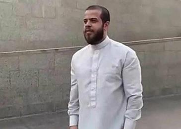 أدهم نابلسي يؤدي مناسك العمرة.