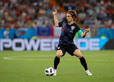 عاش كلاجئ لسنوات عدة من دون كهرباء أو ماء... قصة أفضل لاعب بمونديال 2018