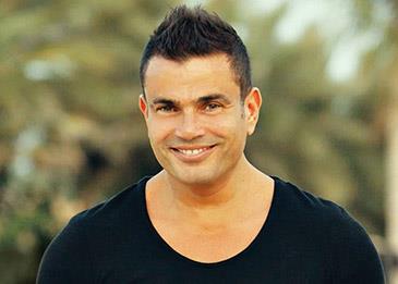 بالفيديو: عمرو دياب يحرج أحد معجبيه.. اطفي السيجارة