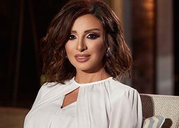 بالفيديو: قبلات وأحضان بين أنغام وزوجها