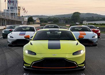 أستون مارتن تطلق إصداراً خاصاً من Vantage احتفالاً بأول سباق