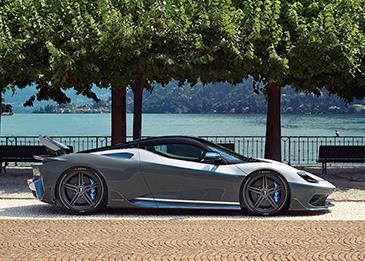 توفير سيارة باتيستا الفاخرة والمتصلة بالإنترنت دومًا في الإمارات