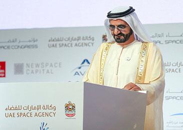 بالفيديو: موديل شهيرة تحاول اعتراض وفد حاكم دبي .. وهذا ما حدث معها