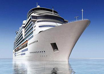 شاهد لحظة اصطدام سفينة رحلات بمركب سياحي... هلع شديد بين الركاب