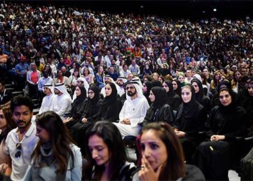 شاهد... محمد بن راشد يشارك في أكبر ورشة قيادية تحفيزية في المنطقة