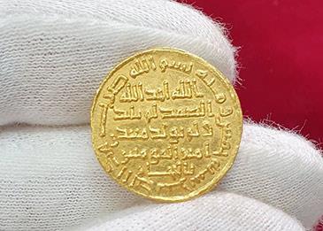 دينار أموي ذهبي يصبح أغلى قطعة نقدية إسلامية