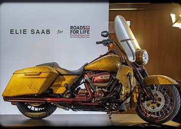 دراجة نارية تحمل توقيع المصمم العالمي إيلي صعب بهدف دعم قضية إنسانية