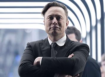 إيلون ماسك يستعيد لقب أغنى رجل في العالم