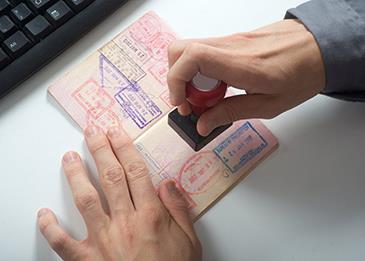 الإمارات تعلن إقامة لمدة عام قابلة للتجديد لـ3 فئات .. تعرف عليها