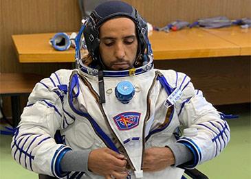 أبوظبي ودبي بعدسة هزاع المنصوري من الفضاء