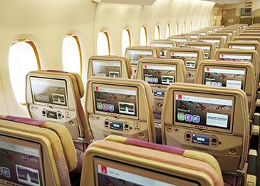 طيران الإمارات تتيح لعملائها ميزة اختيار برامجهم الترفيهية قبل السفر