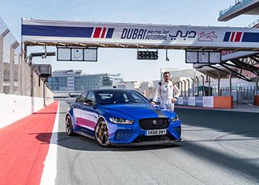 جاكوار XE SV Project 8 تسجل رقماً قياسياً جديداً على حلبة "دبي أوتودروم"