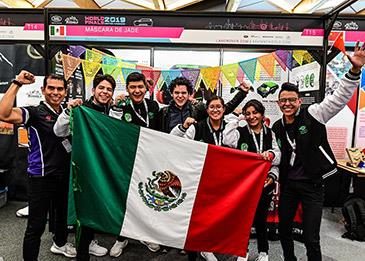 جاكوار لاند روڤر تشجع اليافعين على الترميز من أجل مستقبل القيادة الذاتية