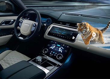 "جاكوار لاند روڤر" تطور تجربة غامرة ثلاثية الأبعاد داخل السيارة من خلال شاشة الزجاج الأمامي