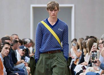 جوناثان أندرسون يطلق أحذية  Dior Roadie