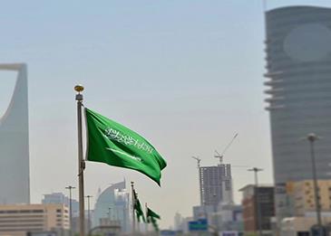 السعودية تقرر سعودة قطاعي الأقمشة والعطور والبخور