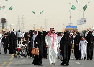 السعودية تعدل سن التقاعد إلى 60 سنة لكلا الجنسين