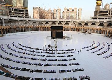 السعودية تشترط الالتزام بارتداء الكمامة واحضار سجادة خاصة للصلاة في المسجد الحرام