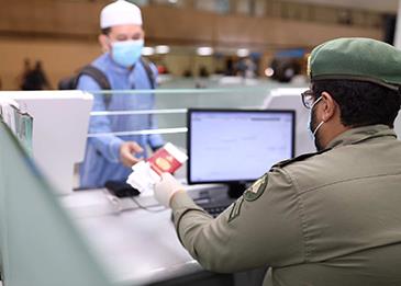 السعودية تمدد صلاحية الإقامة للوافدين خارج المملكة بتأشيرة المهن التجارية