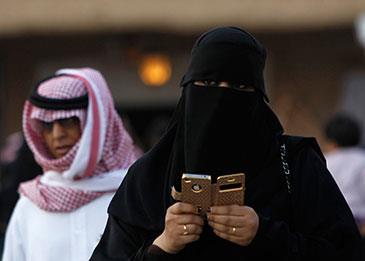 السعودية تلزم المحاكم بإخطار السعوديات بطلاقهن عبر الرسائل النصية