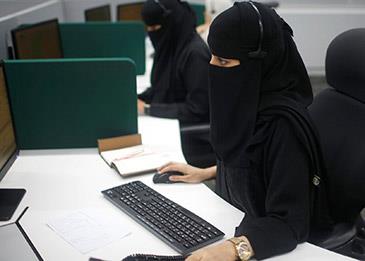 "العمل السعودية" تطلق خدمة التسوية الودية الإلكترونية للدعاوى العمالية تجريبيًا