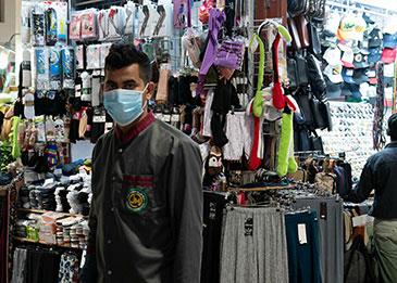 الكويت تحذر من تشغيل عمالة منزلية بنظام الساعات بسبب "كورونا"